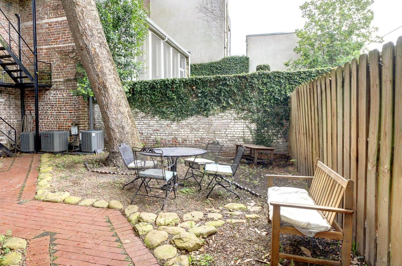 Oglethorpe Manor Garden Level Apartment Savannah Exterior photo
